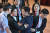 홍콩 민주당 소속 헬레나 웡 의원(가운데)이 1일 홍콩 반환 기념식에서 캐리 람 장관의 사퇴를 요구하는 구호를 외치다가 보안 요원에 제지를 받고 끌려나가고 있다. [AFP=연합뉴스] 