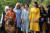 문재인 대통령 부인 김정숙 여사가 28일 오후 G20 정상 배우자들과 교토 도후쿠지를 둘러보고 있다. [연합뉴스]