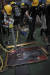 의사당에 걸려있던 정부 관계자들의 초상화가 시위대에 의해 훼손된 체 바닥을 뒹굴고 있다. [AP=연합뉴스]
