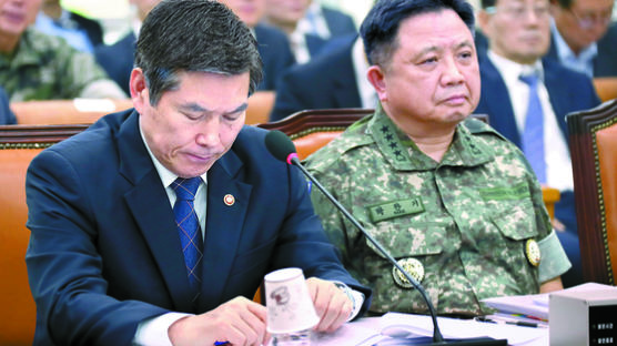 “은폐 없었다” 정경두 셀프면죄부…여당도 “북한 목선 대응 0점”