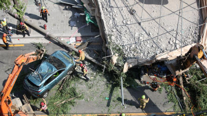 [속보] 잠원동 건물 붕괴사고···매몰 여성 1명 사망