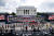 3일 미국 워싱턴 링컨기념관 앞에 마련된 독립기념일 행사 무대에 2대의 M2 브레들리 전차가 전시돼 있다. [AP=연합뉴스]