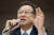 이우석 코오롱생명과학 대표가 4일 기자간담회에서 발언하고 있다. 그는 &#39;인보사&#39;의 품목허가 취소에 대해 사과했지만 &#34;안전성과 유효성은 확신한다&#34;며 기존 입장을 고수했다. [연합뉴스]