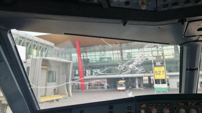 아시아나 여객기 中 상공서 우박맞아 기체손상…무사 착륙