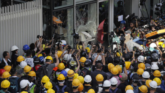 홍콩 경찰 "입법원 점거시위 관련 13명 체포"