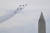 미 해군 블루엔젤스 곡예 비행단이 독립기념일 축하비행을 하며 워싱턴 기념탑 상공을 날고 있다. [AP=연합뉴스]