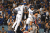 6회말 홈런을 친 벨린저가 맥스 먼시와 함께 기뻐하고 있다.[Getty Images/AFP=연합뉴스]