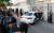 6월 25일 오후 5시 45분쯤 한 40대 남성의 승용차가 서울 종로구 주한미국대사관 정문으로 돌진해 멈춰 서 있다. 차량 트렁크에서는 부탄가스 한 상자가 발견됐다. [연합뉴스]