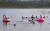 5일 미국 알래스캐주 앵커리지의 한 호수에서 시민들이 물놀이를 하고 있다. 알래스카는 이례적으로 높은 고온에 시달리고 있다. [AP=연합뉴스]