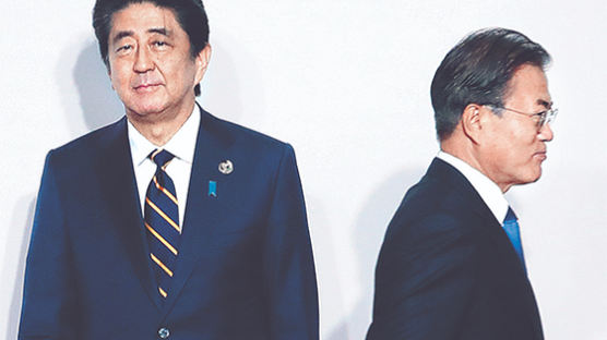 아베 "한국 말은 신뢰 못해···수출 관련 부적절 사안 있었다"