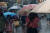 남부지방을 중심으로 장맛비가 내린 지난달 29일 오후 광주 동구 충장로에서 시민들이 우산을 쓰고 걸어가고 있다. 기상청은 10~11일 전국에 다시 장맛비가 내리면서 폭염도 주춤할 것으로 전망했다. [뉴스1]