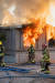 소방관들이 6일(현지시간) 미국 캘리포니아 리지크레스트에서 지진으로 인해 발생한 주택의 화재 진압을 하고 있다. [AFP=연합뉴스]