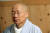 인경 스님이 목우선원에서 눈을 감은 채 명상을 하고 있다. 우상조 기자