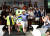 8일 오후 경기도 수원시에서 열린 반바지 패션쇼 무대에 선 염태영 수원시장(오른쪽)과 조명자 수원시의회 의장(왼쪽) [사진 수원시]