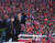 지난달 20일 북한 평양 능라도 51경기장에서 펼쳐진 대형 단체 공연이 끝나고 김정은 북한 국무위원장(왼쪽)과 시진핑 중국 국가주석(오른쪽)이 관객들의 환호에 답례하고 있다. [연합=신화]