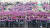 최근 대전시청 광장에서 열린 대전엔지오한마당 행사에서 허태정 시장(가운데)과 시민이 손 플래카드를 들고 혁신도시 지정을 요구하고 있다. [사진 대전시]