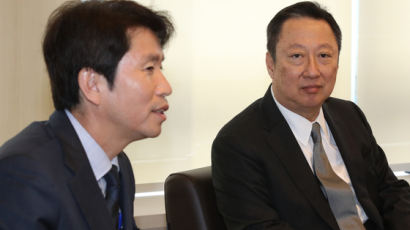 “정치가 한·일 기업 간 약속 어기게 해”…여당 원내대표 만난 박용만의 호소