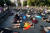   &#39;다이인&#39; 시위에 참가한 시민들이 9일(현지시간) 뉴욕시내 도로에 누워 시위를 벌이고 있다. [로이터=연합뉴스]