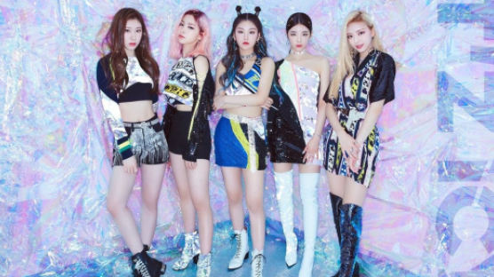 ITZY's Comeback Teaser Photo Revealed & And Where To Get The Outfits In The Photo!
