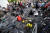  &#39;다이인&#39; 시위에 참가한 시민들이 9일(현지시간) 뉴욕시내 도로에 누워 시위를 벌이고 있다. [로이터=연합뉴스]