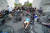  &#39;다이인&#39; 시위에 참가한 시민들이 9일(현지시간) 뉴욕시내 도로에 누워 시위를 벌이고 있다. [로이터=연합뉴스]