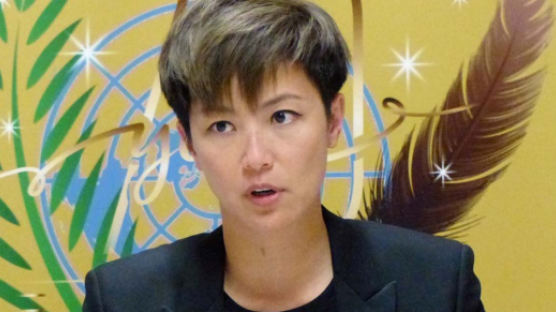 유엔 인권이사회서 中 퇴출 요구한 홍콩 가수 '데니스 호' 