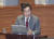 이낙연 총리가 11일 국회 대정부질문에 참석해 의원들 질의에 답하고 있다. 임현동 기자