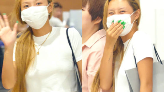 HWASA Goes Completely Braless In Front Of Reporters @ICN Airport!