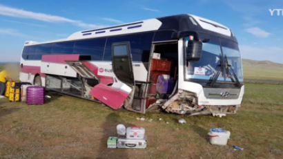 몽골에서 韓 관광객 태운 버스 도로 이탈…27명 다쳐 