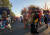캘리포니아주 샌디에고에서 열린 &#39;자유의 횃불&#39; 집회에서 남미 원주민 전통 의상을 입은 참가자들이 행진하고 있다. [AFP=연합뉴스]