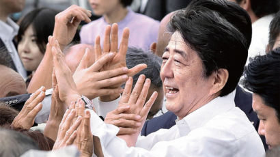 [이코노미스트] 일본 '안전보장 무역관리'에 나타난 아베의 비수…한국 방위산업·원전 마비도 노릴 수 있다