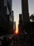 13일(현지시간) 대규모 정전사태가 발생한 미국 뉴욕 맨해튼 빌딩 숲사이로 해가 지고 있다. [로이터=연합뉴스] 
