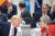 트럼프 대통령과 테리사 메이 영국 총리가 G20 정상회의에서 대화하고 있다. [EPA=연합뉴스]