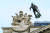 제트엔진을 장착한 &#39;플라이보드&#39;를 탄 미래형 군인이 행사장 상공을 비행하고 있다. [AFP=연합뉴스]
