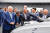 15일 오후 경기도 화성시 현대·기아자동차 기술연구소에서 현대자동차그룹 정의선 수석부회장(앞줄 가운데)이 레우벤 리블린 이스라엘 대통령(앞줄 왼쪽 )에게 넥쏘 절개차에 대해 설명하고 있다.