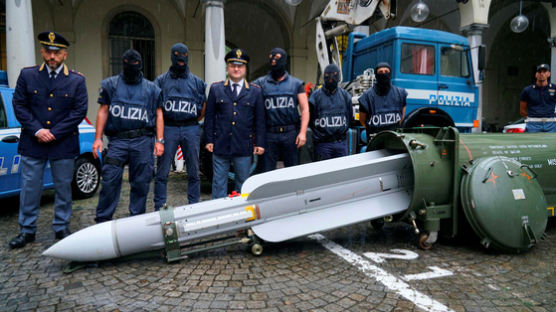 [한 컷] 이탈리아에서 압수된 공대공 미사일