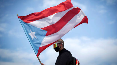 [서소문사진관]혼돈에 빠진 푸에르토리코, 경찰서 무기고까지 털려