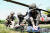 국군간호사관학교 생도들이 전투 현장에서 부상 장병 헬기 이송에 앞서 응급처치 훈련을 하고 있다. [국군간호사관학교 제공]