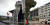 사진 왼쪽은 붉은색의 아치 조형물인 살베 다리와 구겐하임 미술관. 미술관 야외에는 &#39;마망&#39; &#39;튤립&#39; &#39;큰 나무와 눈&#39;을 전시 중이다. 사진 오른쪽은 2만 개의 화분으로 만든 꽃 강아지, &#39;퍼피&#39;. [사진 심채윤]