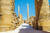 지금까지 보전된 고대 이집트 신전 중 규모가 가장 큰 카르낙 신전 전경. 람세스 1세부터 3대에 걸쳐 건설된 대열주실, 오벨리스크, 투트모세 3세 신전, 람세스 3세 신전 등이 남아 있다. 탑문만 해도 10개에 달한다. [사진 롯데관광]