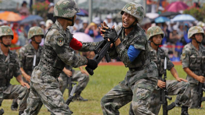 中 국방부 "홍콩 과격시위 못참겠다, 인민해방군 투입할 수도"
