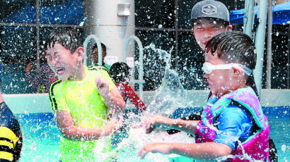 [사진] “여름엔 물놀이가 최고”