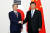 G20(주요 20개국) 정상회의 참석차 일본을 방문한 문재인 대통령이 6월27일 오후 오사카 웨스틴호텔에서 시진핑 중국 국가주석과 회담하기에 앞서 악수하고 있다. [연합뉴스]