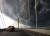 지난 7 월 17 일 미국 일리노이주 클라크 브리지에 거대한 폴풍우가 몰려오고 있다.[ AP=연합뉴스]