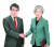  강경화 외교부 장관(오른쪽)과 고노 다로 일본 외상이 지난 5월 프랑스 파리 풀만호텔에서 만나 회담 시작에 앞서 악수를 하고 있다. [연합뉴스] 