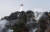 지난 5일 오후 강원 인제군 남면 남전리 산불현장에 투입된 산림청헬기가 진화 작업을 벌이고 있다. [뉴시스]