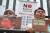 15일 서울 종로구 옛 일본대사관 앞에서 열린 ‘보이콧 재판’ 운동. / 사진:연합뉴스