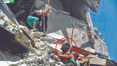 [사진] 7개월 동생 살리려고 … 시리아 내전의 비극