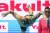 광주세계수영선수권대회 남자 접영 100ｍ 결승에서 미국의 케일럽 드레슬이 힘차게 출발하고 있다. 팔을 박쥐의 날개처럼 만들어 동력을 얻고 있다.[연합뉴스]