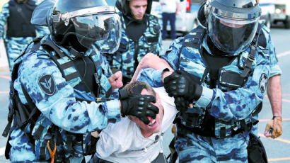 [사진] 러시아 ‘공정선거 요구’ 시위대 1000명 체포